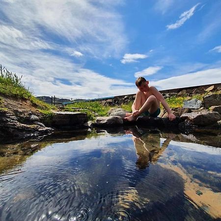 Hotel Laugarholl With Natural Hot Spring Holmavik Exterior foto
